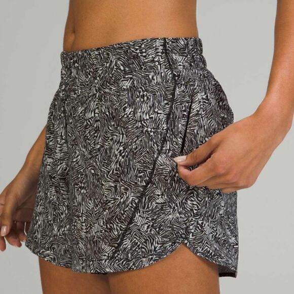 Lululemon Track That Mid-Rise Lined Short 5" - Picture 1 of 7